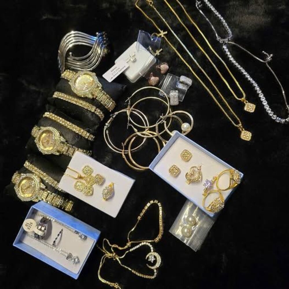 Resellers Lot of costume jewelry